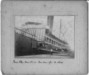 Primary view of object titled '[Loading a passenger ship in Texas City in 1915]'.