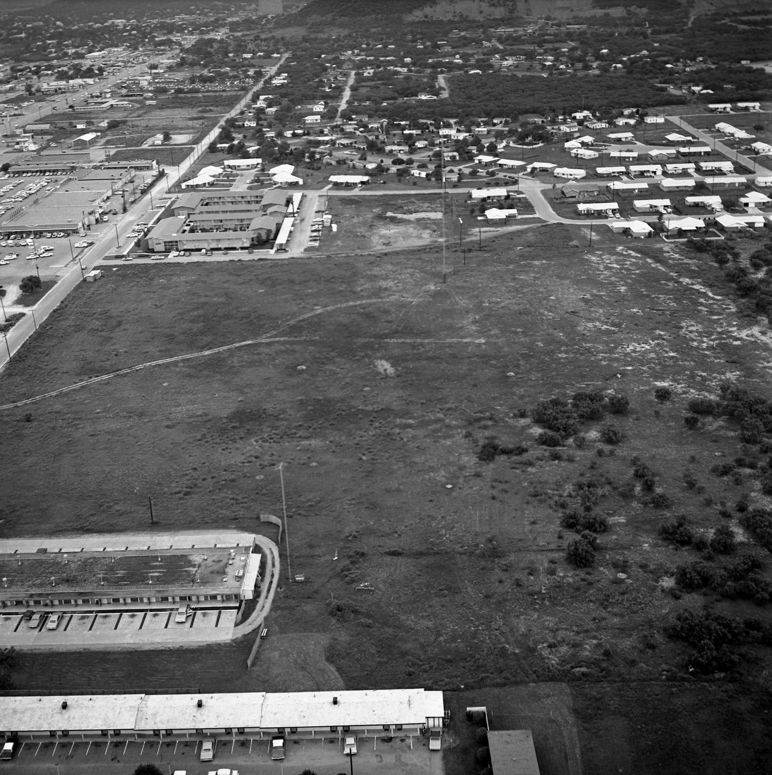 [An Aerial View of Mineral Wells From the East, 1967]
                                                
                                                    [Sequence #]: 1 of 1
                                                