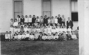 Primary view of object titled '[Rosenberg Public School students c. 1916]'.