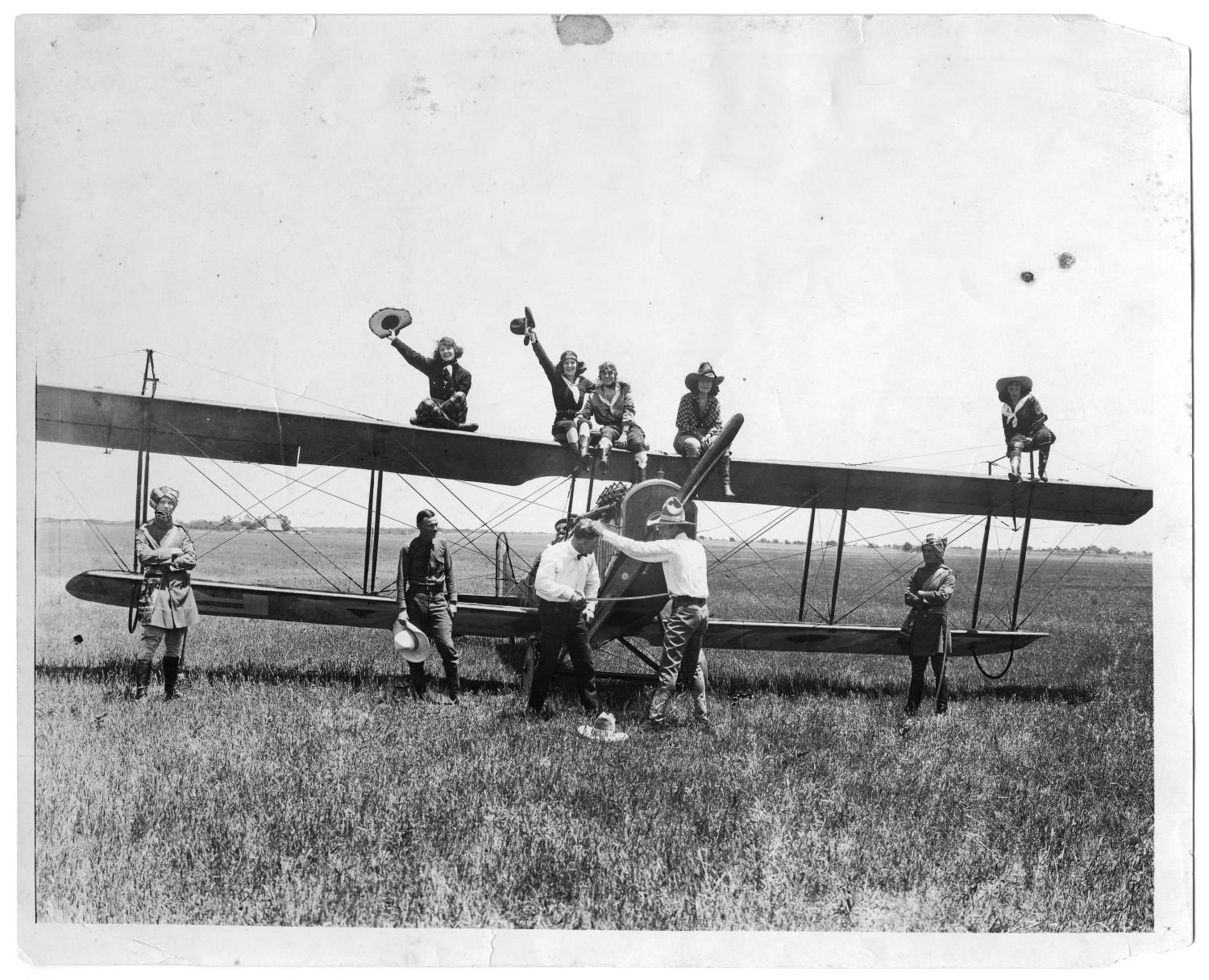 Group on the wing [of a bi-plane], c. 1915
                                                
                                                    [Sequence #]: 1 of 1
                                                