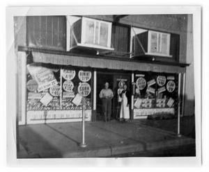 Primary view of object titled 'Helpy Selfy Grocery Store, owned by Rushing Family'.