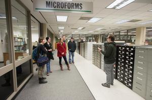 Primary view of object titled '[Journalism students touring library]'.