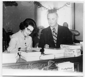 Primary view of object titled '[Lady Bird and Lyndon Johnson at a Book Signing]'.