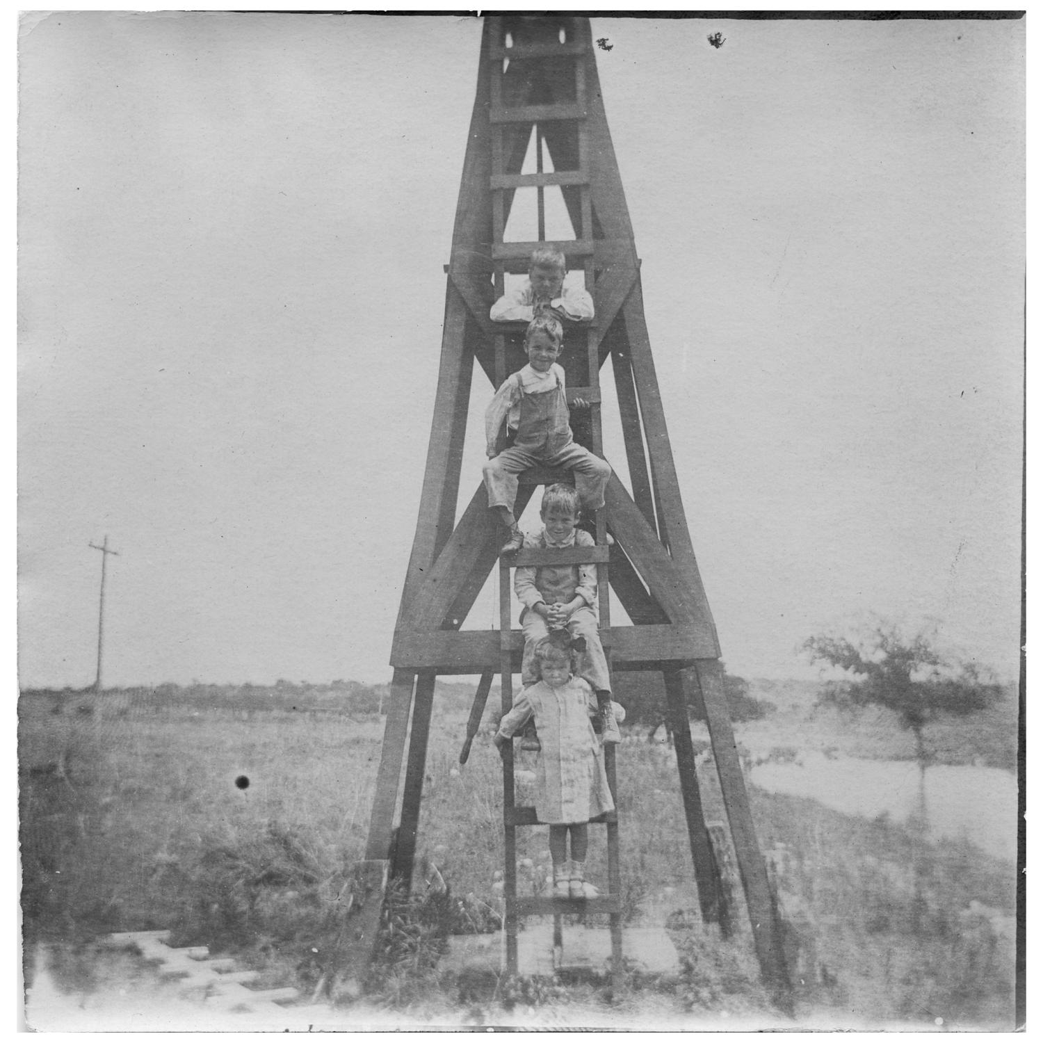 [Four Children on a Windpump's Ladder]
                                                
                                                    [Sequence #]: 1 of 2
                                                