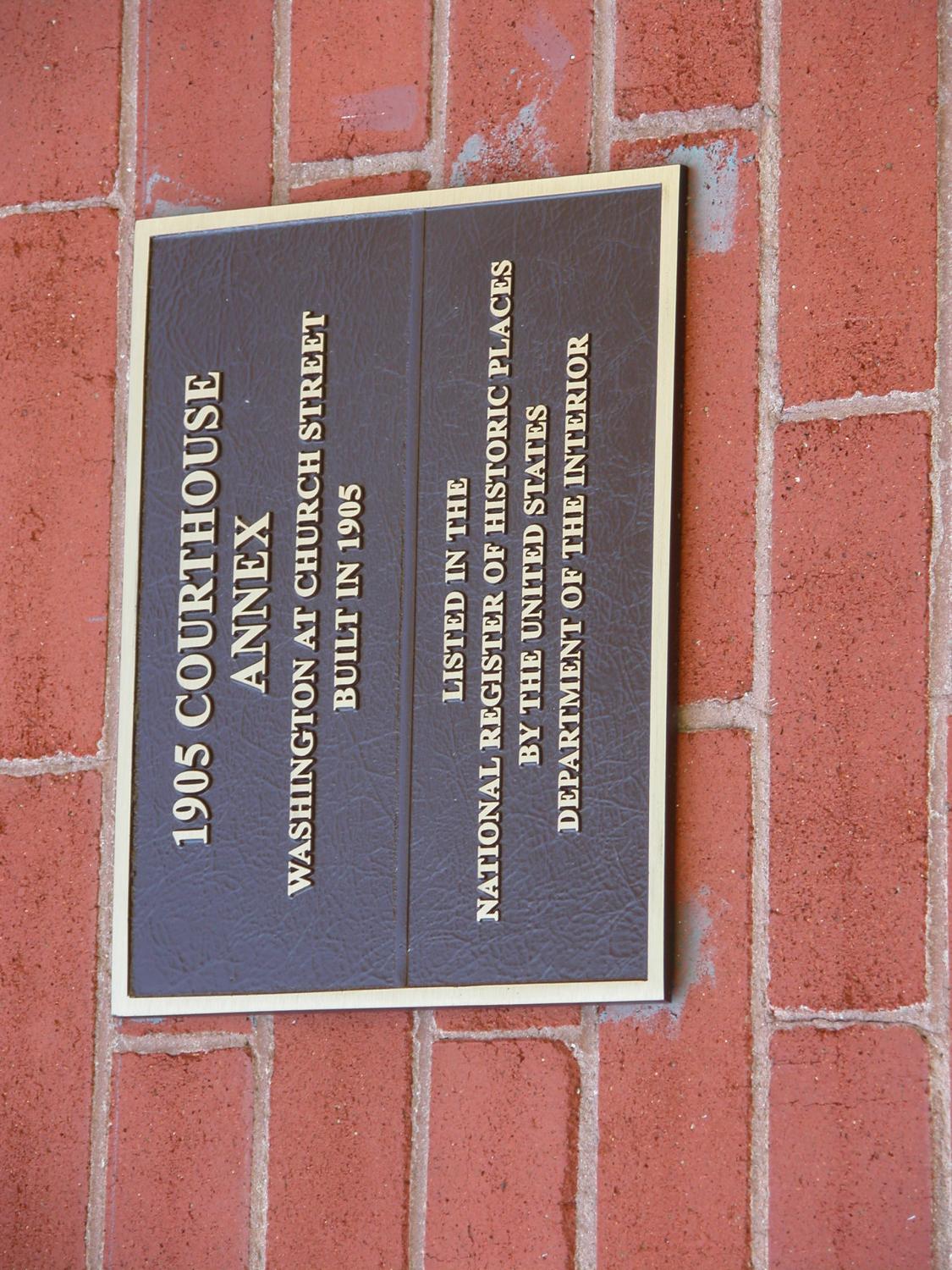Historic Plaque, 1905 Polk County Courthouse Annex
                                                
                                                    [Sequence #]: 1 of 1
                                                
