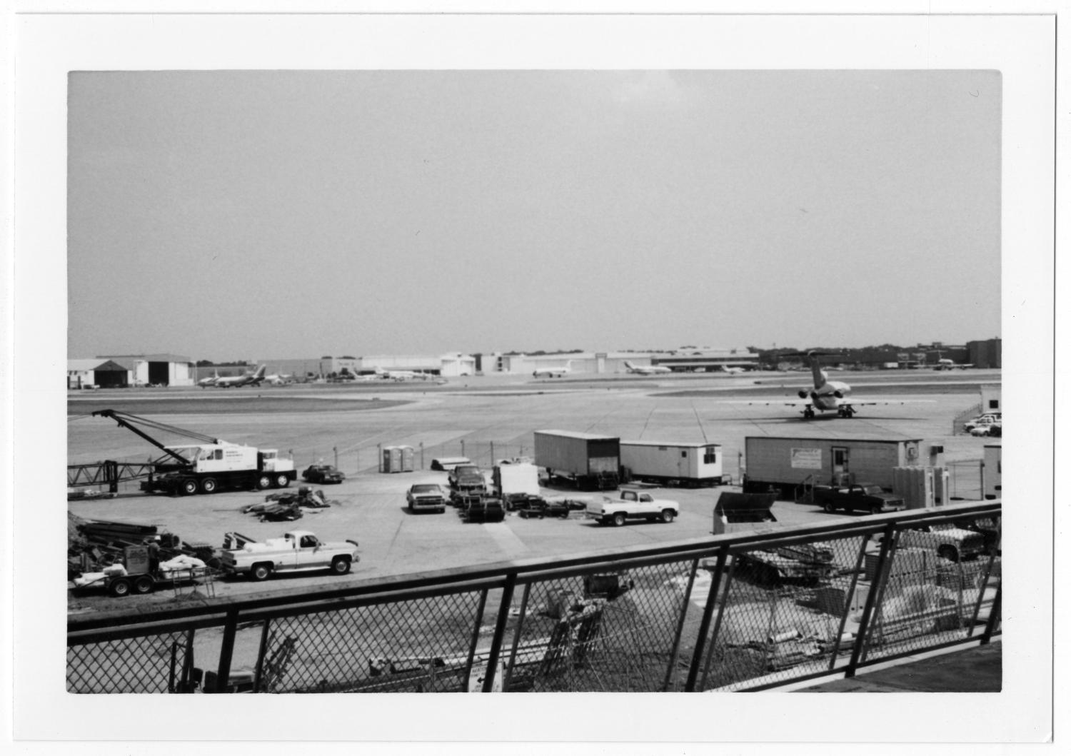 [Dallas Love Field Airport : View of Construction Site]
                                                
                                                    [Sequence #]: 1 of 2
                                                