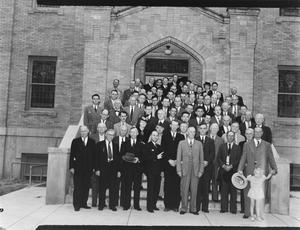 Primary view of object titled '[Large Group Photo Outside Building]'.