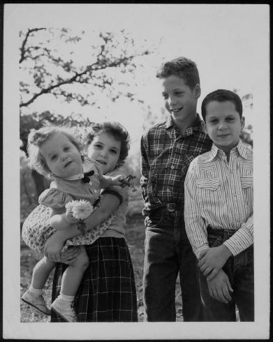 [Photograph of the "Billie Gamm children"]
                                                
                                                    [Sequence #]: 1 of 1
                                                